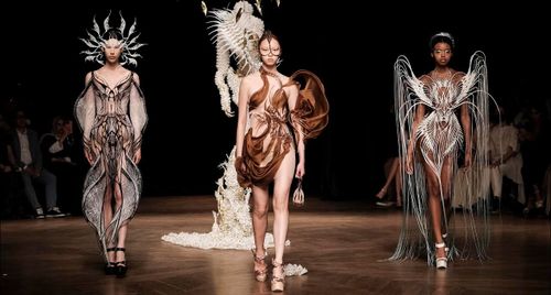 Iris van Herpen - Meta Morphism: Thế giới 3D trong thời trang cao cấp