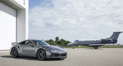 Porsche và Embraer: Sự kết hợp hoàn hảo của siêu xe 911 Turbo S và máy bay Phenom 300E