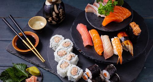 Cùng thưởng thức món sushi hương vị truyền thống Nhật