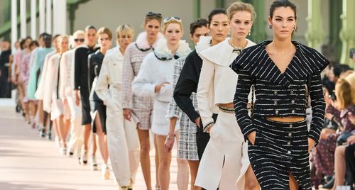 Chanel Xuân Hè 2025: Cùng cơn gió tự do bay đến chương tiếp theo