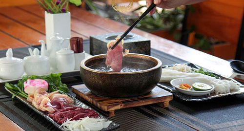 Phở bát đá Ngọc Sơn Palace Tinh hoa ẩm thực Việt