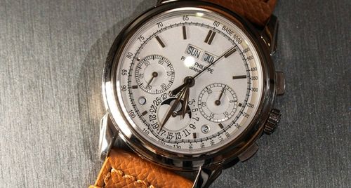 Cận cảnh đồng hồ Patek Philippe Perpetual Calendar Chronograph 5970G Vàng trắng
