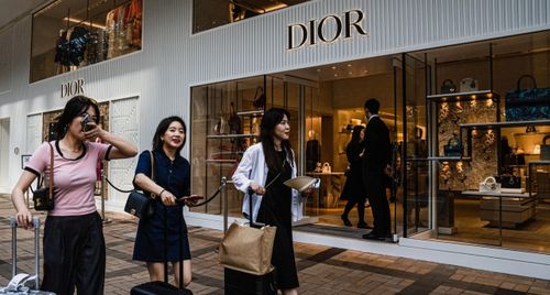 Đổ xô mua trang sức phong thủy hợp mệnh từ Dior, Gucci
