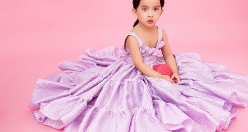 Con gái NTK Đỗ Mạnh Cường diện túi xách giá hàng chục triệu đồng