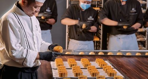Có gì bên trong những hộp bánh trung thu tiền triệu nhưng vẫn ‘cháy hàng’?