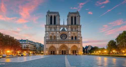 Một ngày đẹp trời ở Paris mộng mơ