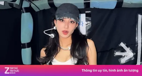 Nữ ca sĩ gợi cảm với mốt lộ áo ngực