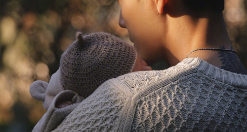 Tặng vàng sao cho sang mà không tục, học hỏi “cha nuôi” Trần Vỹ Đình