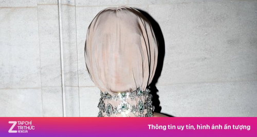 Kim Kardashian lại làm lố