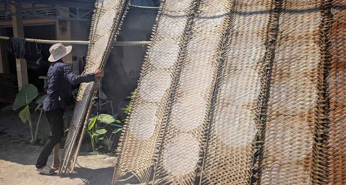 Khám phá làng nghề bánh tráng Thuận Hưng hàng trăm tuổi ở đất Tây Đô