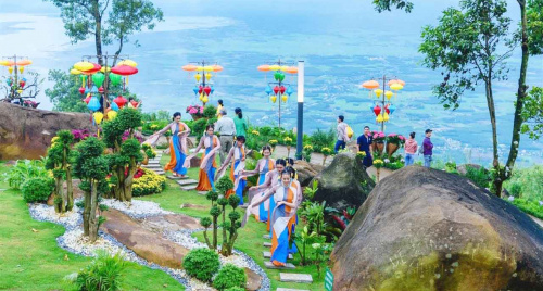 Sức bật mới cho du lịch Tây Ninh trong mùa lễ hội cuối năm