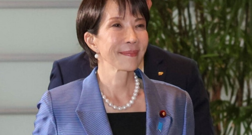 Túi xách của nữ Thủ tướng Nhật Bản đầu tiên 'cháy hàng'