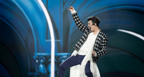 Dimash Kudaibergen: Tại sao cả thế giới “phát cuồng” trước một giọng hát?