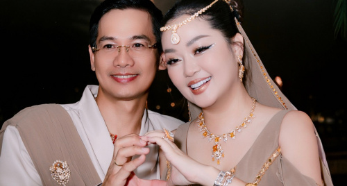 Hoa hậu Hoàng Thanh Nga hóa thân thành Công nương Ba Tư rực rỡ, sánh đôi cùng ông xã đi dự tiệc