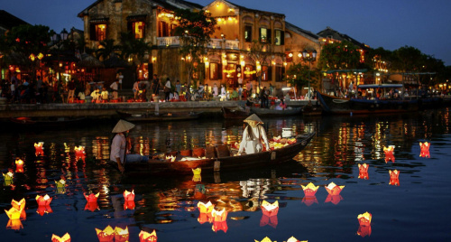 Hoa đăng – Vũ điệu ánh sáng trên mặt nước
