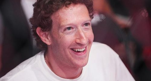 Mark Zuckerberg diện 3 đồng hồ xa xỉ chỉ với 1 áo phông trắng