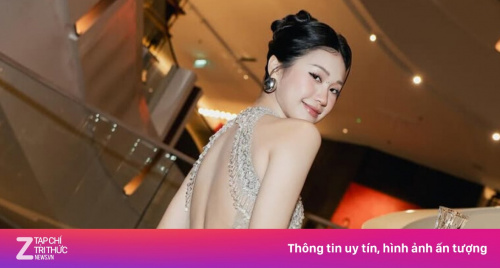 Vợ Đoàn Văn Hậu khoe lưng trần quyến rũ