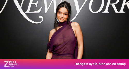 Khoảnh khắc kém duyên của váy xuyên thấu