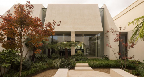 Temple House: Hình khối mang tính thiêng hòa mình cùng thiên nhiên