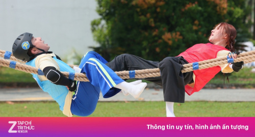 Uyển Ân đối đầu anh trai Trấn Thành