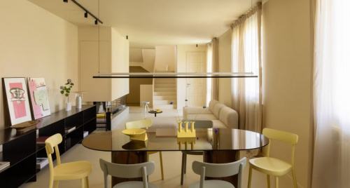 Căn hộ Pavia: Ánh vàng dịu êm hòa trong không gian tối giản