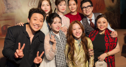 Showbiz Việt diện áo dài, áo bà ba dự công chiếu phim Ai Thương Ai Mến