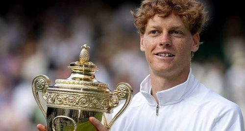Sinner lại đeo đồng hồ Rolex 43.000 USD khi nâng cúp vô địch Wimbledon
