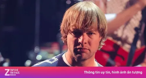 Cựu thành viên Maroon 5 nhắn tin nhạy cảm với các cô gái