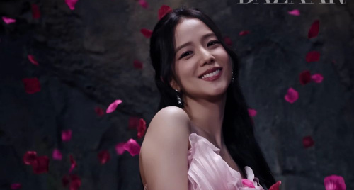 Đến Khu bảo tồn Mandai ở Singapore, bước vào MV Your Love của Jisoo