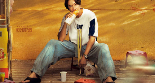 Lee Kwang Soo nên duyên với Hoàng Hà trong phim Tay Anh Giữ Một Vì Sao