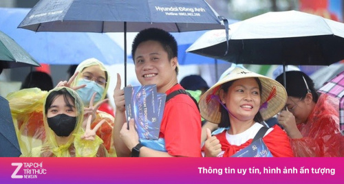 Khán giả đội mưa xem concert 'Việt Nam trong tôi'