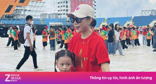 Cô bé 7 tuổi hát 'Tiến Quân ca' cùng Mỹ Tâm ở Quảng trường Ba Đình