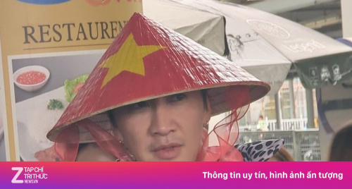 Lee Kwang Soo đội nón lá ở sân bay Tân Sơn Nhất