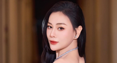 Túi hiệu gây chú ý của Phương Oanh