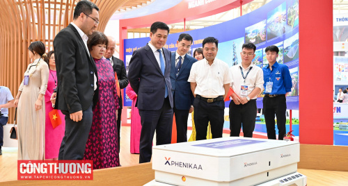 Robot "make in Vietnam" của Phenikaa-X "ghi điểm" tại Triển lãm thành tựu ngành Công Thương