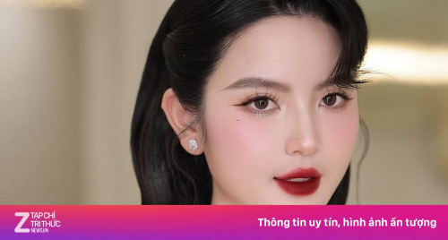 Vợ Quang Hải quyến rũ với áo dài cổ yếm