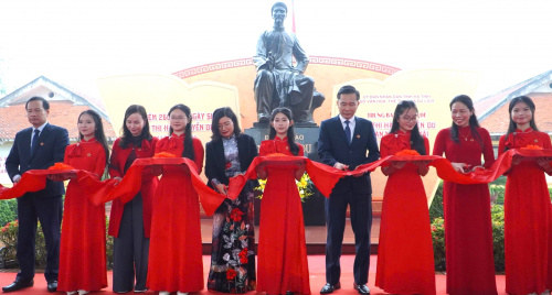 Khai mạc trưng bày chuyên đề: Đại thi hào Nguyễn Du - ngàn năm nhớ mãi