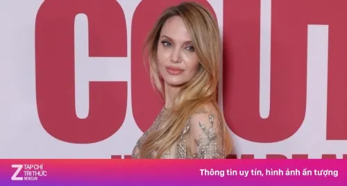 Angelina Jolie mặc xuyên thấu