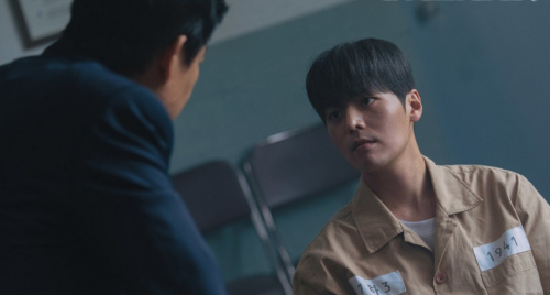 Review Hoa Máu (Bloody Flower): Nghịch lý về kẻ sát nhân cứu người