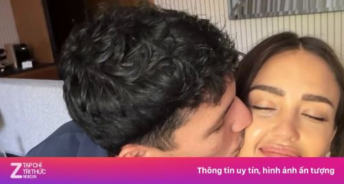 Jessica Alba khoe bạn trai kém 11 tuổi