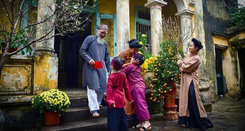 Chuyện xông đất: Duyên may đầu năm