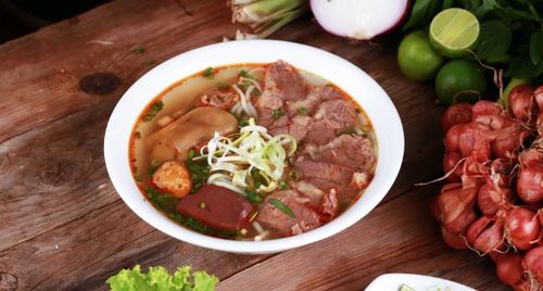 Ăn gì ở Huế trong 1 ngày? – Hành trình ẩm thực ở cố đô mộng mơ