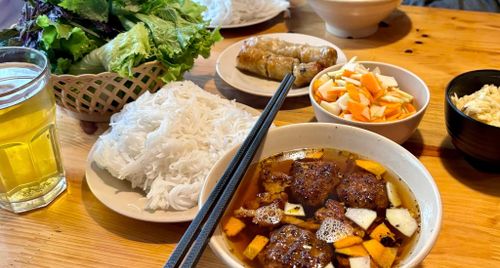 Gợi ý top 5 quán bún chả Hà Nội ngon nổi tiếng ở Thủ đô