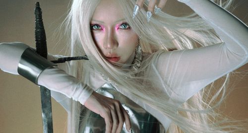 Giả Vờ đưa Phùng Khánh Linh chạm sâu vào nội tâm chính mình