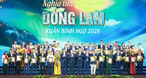 Nghĩa tình Dòng Lam – Gắn kết yêu thương đón Xuân Bính Ngọ
