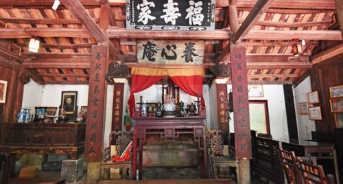 Thích ứng và gìn giữ: Phòng thờ trong dòng chảy hiện đại hóa