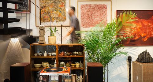 Triển lãm Không định hình của Đoàn Xuân Tặng: Khi nghệ thuật chọn cách tan rã để tái sinh