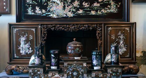 Làng nghề Khảm trai Chuyên Mỹ, nơi xà cừ giữ hộ thời gian, nghệ nhân múa dao trên gỗ