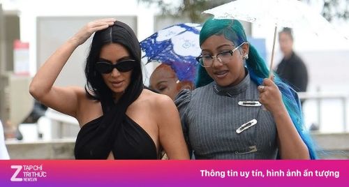 Con gái 12 tuổi của Kim Kardashian bọc vàng cả hàm răng