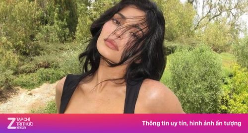 Kylie Jenner kể hoảng loạn khi mang thai ở tuổi 19